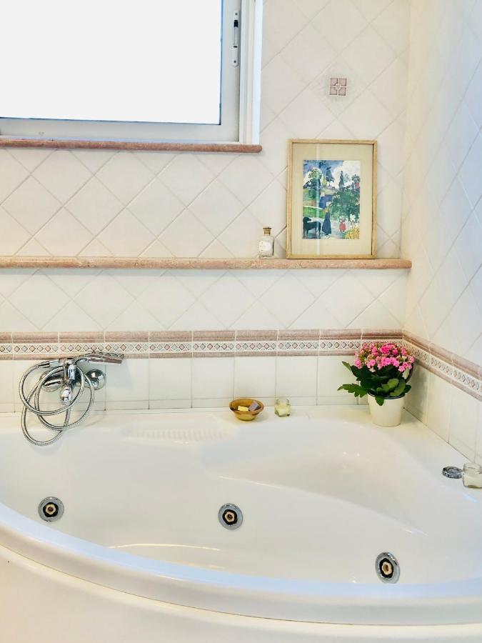 Blue Apricot Apartment Con Jacuzzi Montesilvano Marina Exterior foto